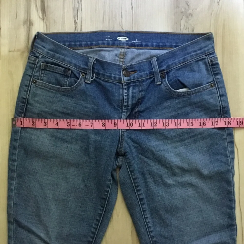Old Navy Women's Straight Leg Jeans - Picture 3 of 5